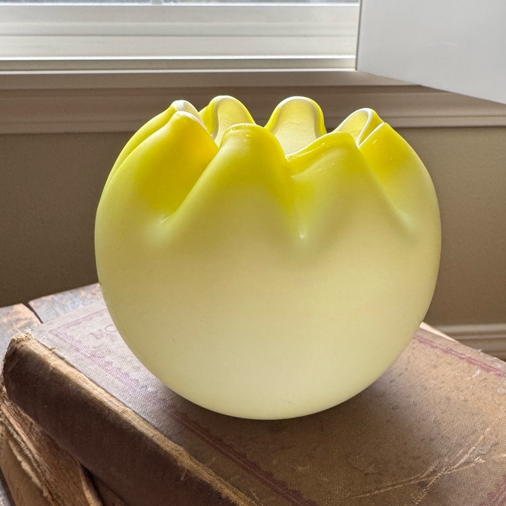 Fenton Uranium Glass Rose Bowl